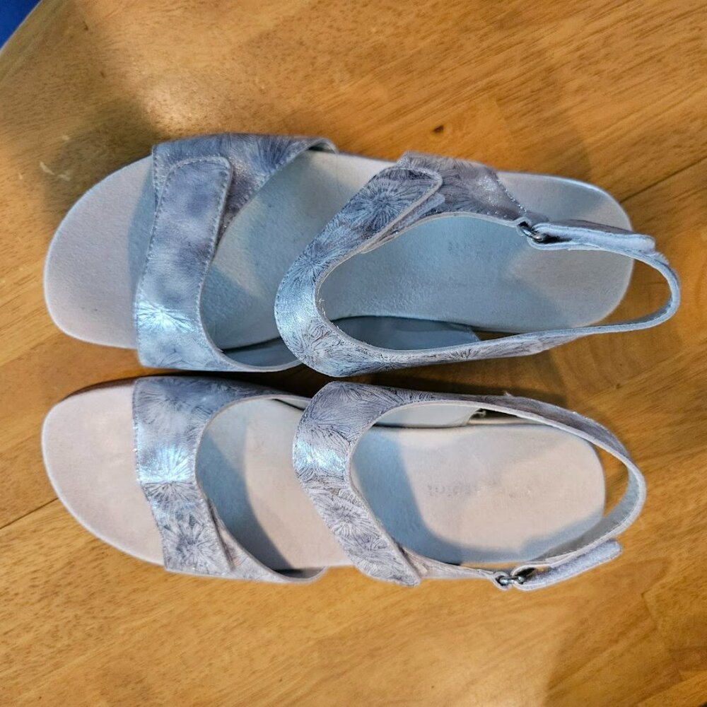 Easy Spirit sandals